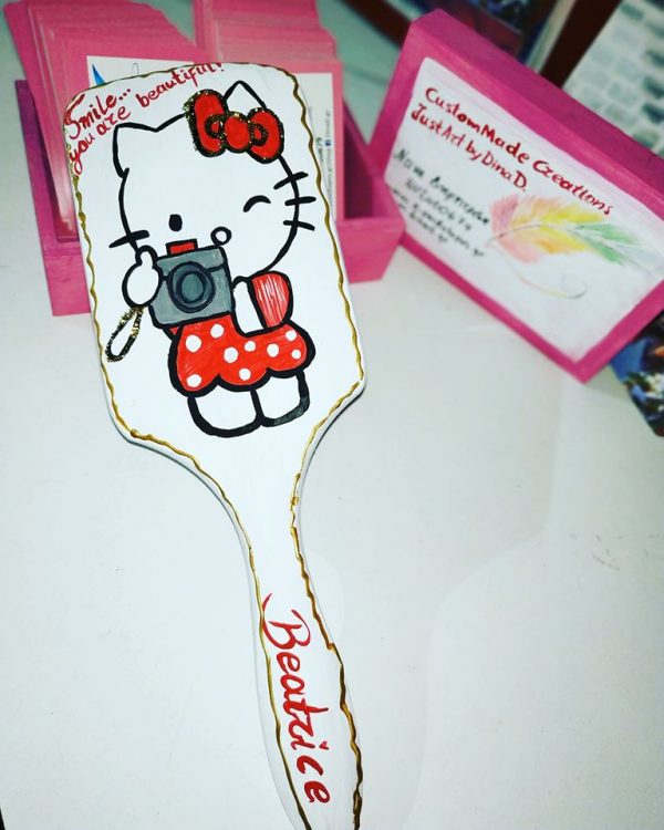 xylini voyrtsa mallion zografismeni hello kitty